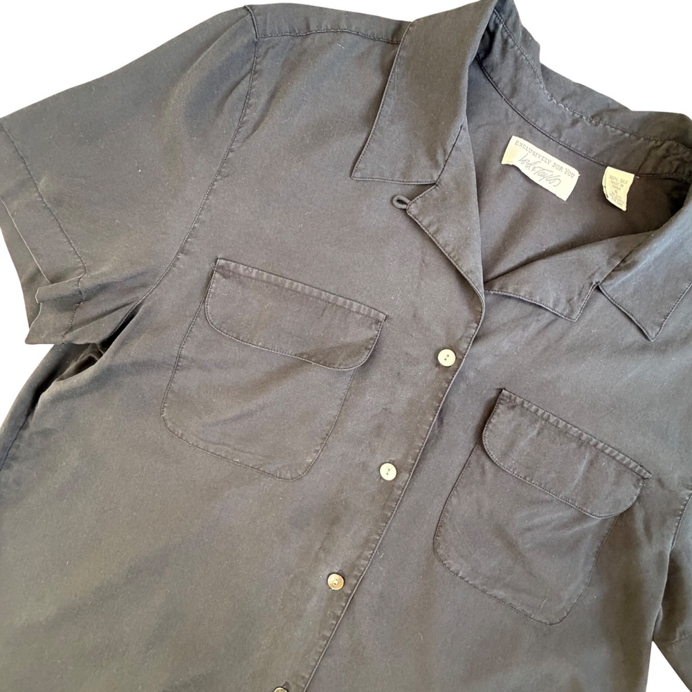 Lord & Taylor 100% Silk Short Sleeved Button Up Collared‎ Black Top Minimalist 8